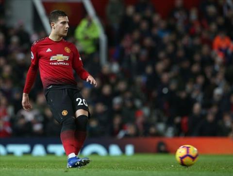 Mourinho: “Dalot có thể trở thành Gary Neville mới”