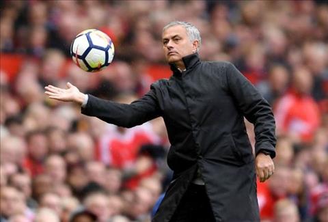 Mourinho đáp trả thói “dạy đời” của trò cũ Rooney