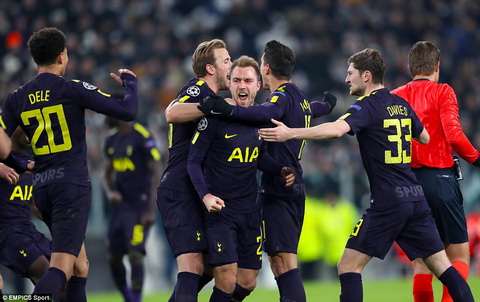 CLB Tottenham gay an tuong manh khi cam hoa Juventus.