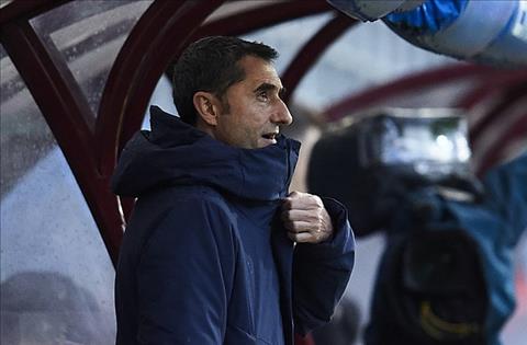 HLV Barcelona hoài nghi về công nghệ VAR