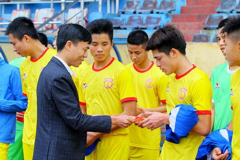 Nam Dinh FC tro lai o V-League 2018 sau bay nam vang bong.