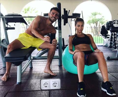 Bạn gái xinh đẹp, học vấn cao của sao Man City