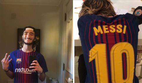 Con trai HLV Mourinho thể hiện tình yêu với Barca