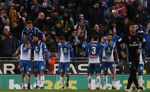 Espanyol 1-0 Real Madrid Vang Ronaldo, Los Blancos trang tay tai xu Catalan hinh anh