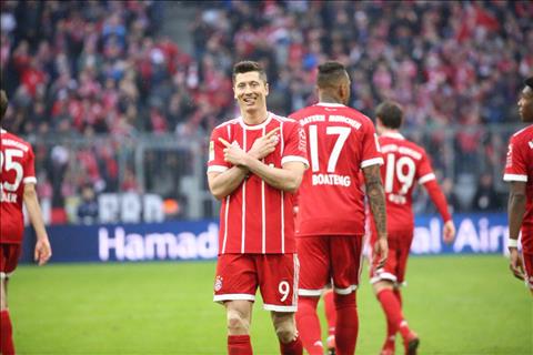 Bayern Munich 6-0 Hamburg Lap hattrick, Lewandowski lam nen lich su hinh anh