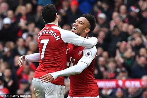Mkhitaryan va Aubameyang ket hop giup Arsenal co them 2 ban thang