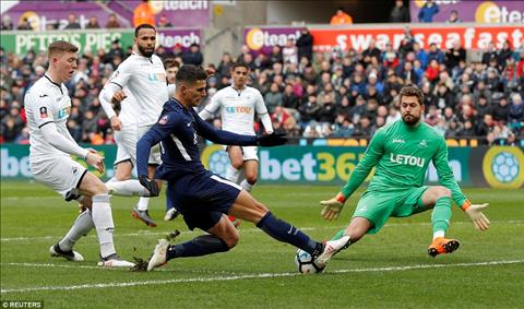Swansea 0-3 Tottenham Eriksen toa sang, dua Spurs vao ban ket FA Cup hinh anh 2