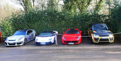 Sao Arsenal khoe bộ sưu tập siêu xe