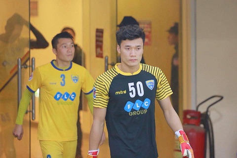 Thu mon Bui Tien Dung sang cua ra san cho Thanh Hoa o AFC Cup hinh anh