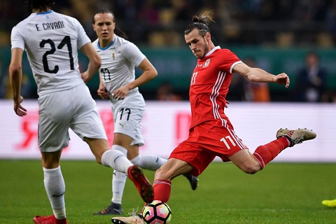 Giggs bảo vệ Gareth Bale sau thất bại
