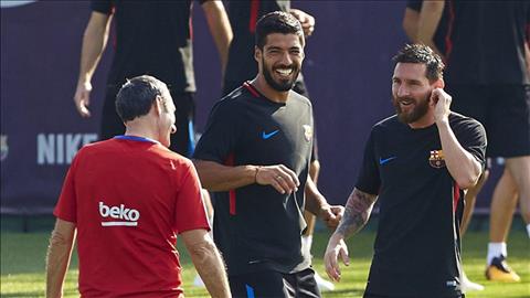 Ernesto Valverde cua Barca giup nu cuoi tro lai voi Messi va cac dong doi sau quang thoi gian kho khan hoi dau mua.