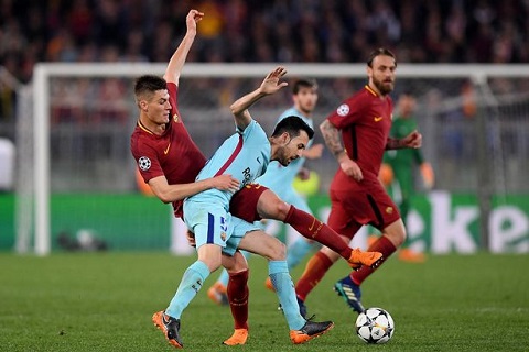 Busquets trong tran thua AS Roma 0-3