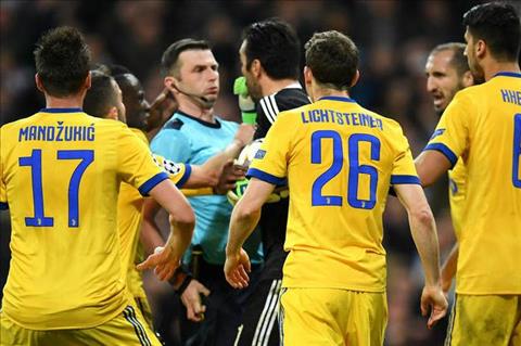 Juve 2 lần trở thành nạn nhân của trọng tài ở tứ kết Champions League 2017/18