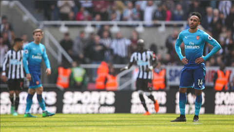 Newcastle 2-1 Arsenal: Bài học không bao giờ thuộc của Wenger