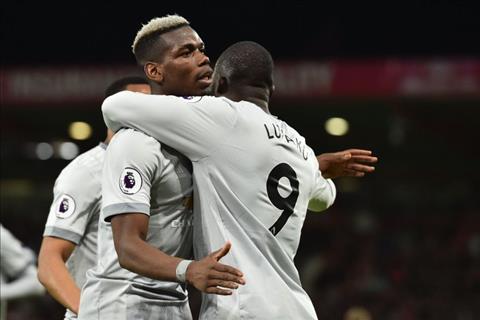Mourinho đã nói gì với Pogba giữa trận gặp Bournemouth?