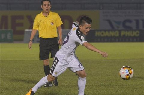 HLV Hà Nội nói về việc để Quang Hải ngồi ngoài ở vòng 4 V-League