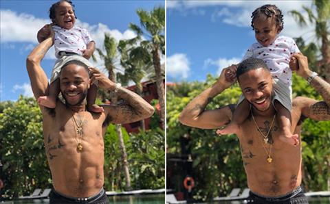 Tiền đạo Sterling đưa vợ con đi nghỉ mát mừng chức vô địch Premier League