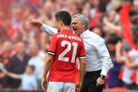 Man Utd: Jose Mourinho và ván bài lật ngửa