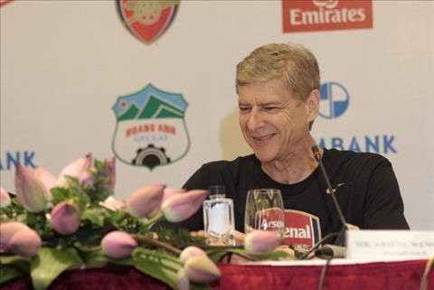 Bóng đá Việt còn nợ một lời cảm ơn với HLV Arsene Wenger