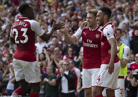 Arsenal 4-1 West Ham Wenger nhan nhu fan Phao Thu hinh anh