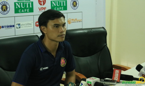 HLV Phan Van Tai Em chia se thu vi sau tran hoa Ha Noi FC.
