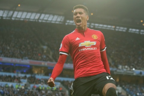 Trung vệ Chris Smalling trong trận thắng Tottenham