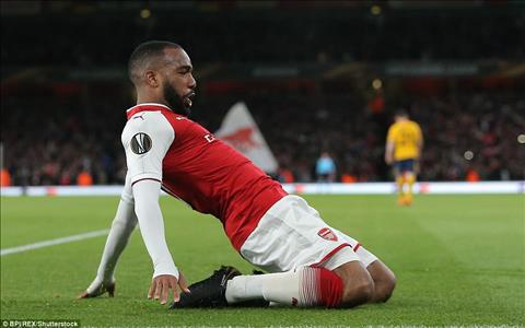 Vì sao Lacazette vắng mặt ở trận gặp Leicester?