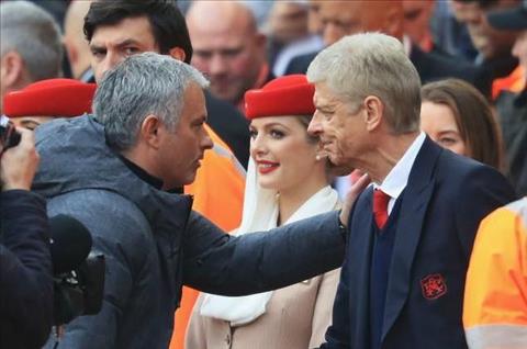 Mourinho hối hận vì dám hỗn láo với “Giáo sư”