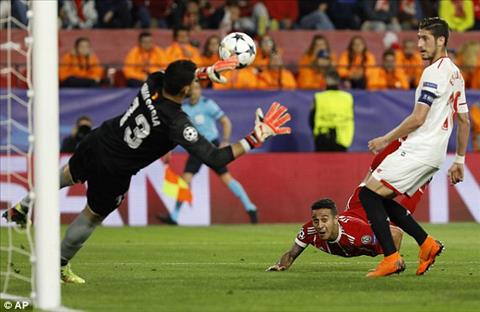 Thiago choi an tuong o tran dau Sevilla vs Bayern Munich