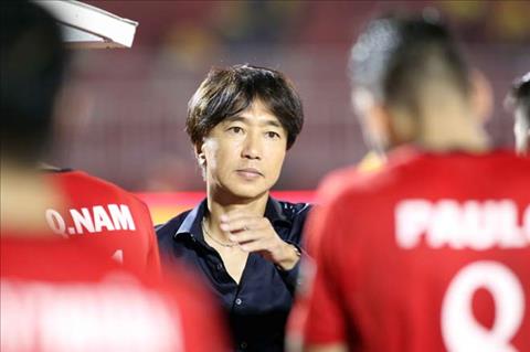HLV Toshiya Miura cho rang chan thuong cua Phi Son gian tiep khien CLB TP.HCM thua SLNA.