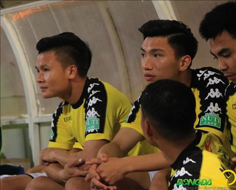 Cac cau thu U23 Viet Nam nhu Quang Hai, Van Hau, Duc Huy khong ra san tu dau trong tran gap HAGL.