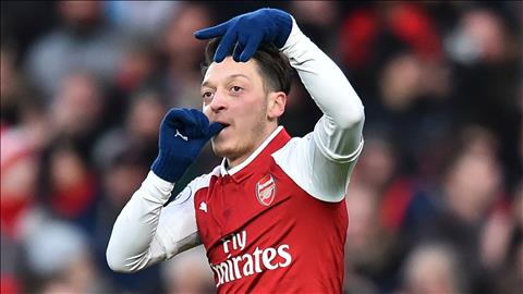 Emery ca ngợi Ozil ngay khi đặt chân đến Arsenal