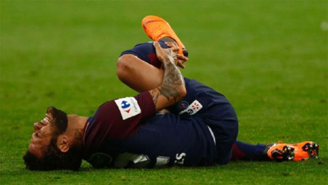 ĐT Brazil thấp thỏm lo mất hậu vệ Dani Alves ở VCK World Cup 2018