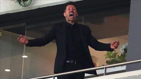 Diego Simeone bi cam chi dao trong tran chung ket Europa League.