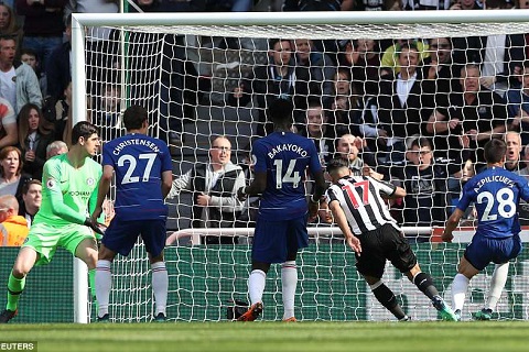 Chelsea tham bai truoc Newcastle Dung khoc cho Conte! hinh anh 2