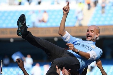 Pep Guardiola chính thức gia hạn với Man City