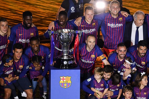 Những khoảnh khắc cuối cùng trong ngày Iniesta chia tay Barca ảnh 11