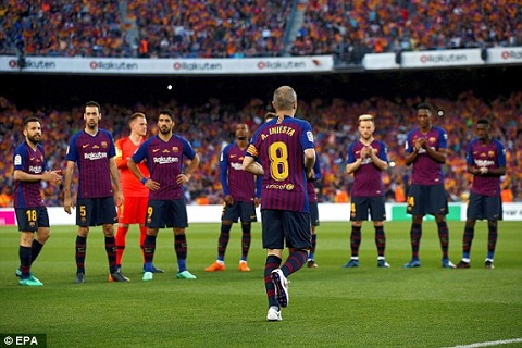 Iniesta chia tay Barca Kỷ nguyên khép lại hình ảnh 3