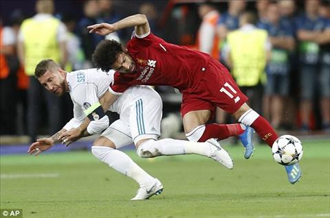 Video Sergio Ramos có hành động khiêu khích Mohamed Salah hình ảnh