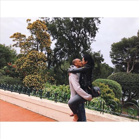 Vẻ đẹp mặn mà của vợ tiền vệ Fabinho