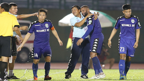 Bình Dương 3-1 Quảng Nam: Nhà ĐKVĐ gục ngã tại đất Thủ