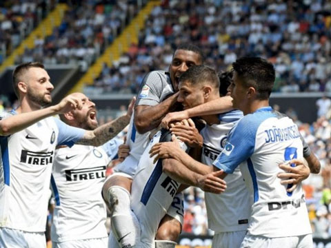 Vong 36 Serie A 201718 Inter chi con kem Top 4 2 diem hinh anh