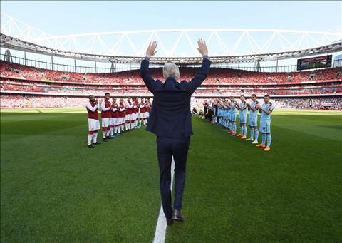 Thấy gì từ lời chào tạm biệt Emirates hoàn hảo của Arsene Wenger?