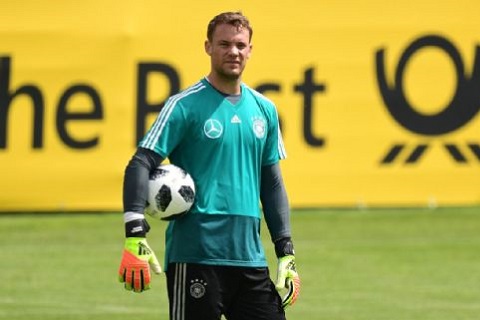 Ngồi chơi cả mùa, Neuer vẫn là số 1 ở tuyển Đức