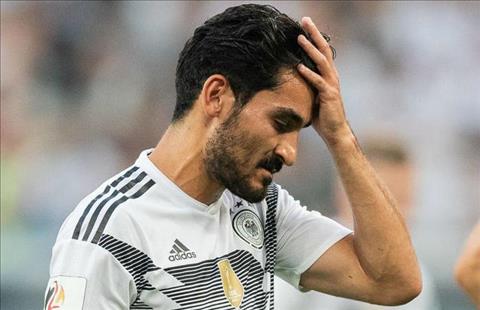 Bị CĐV la ó và tấn công, tuyển thủ Đức cảm thấy suy sụp