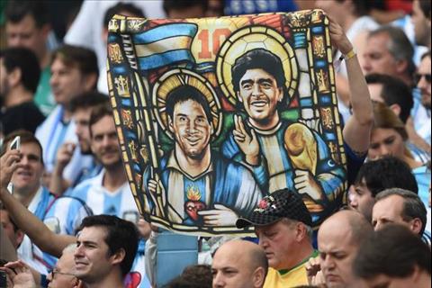 Lionel Messi luon bi dem ra so sanh voi tien boi Diego Maradona.