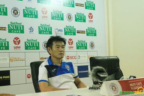 HLV Phan Thanh Hùng bức xúc với trọng tài bắt trận HAGL 4-0 Than  hình ảnh