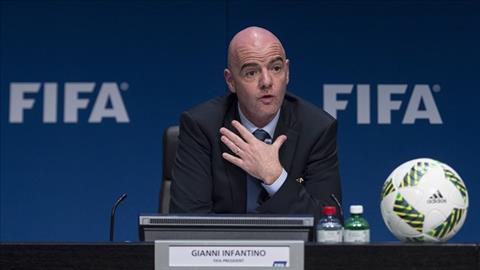 Chu tich FIFA, Gianni Infantino rat bat ngo ve nen bong da Nigeria.