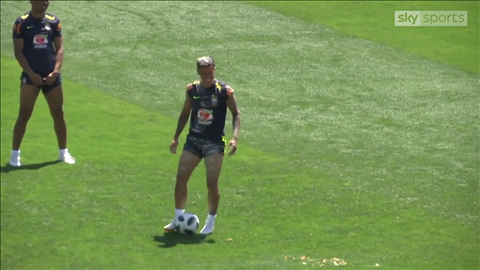 Quà sinh nhật cực độc dành cho Coutinho trên sân tập Brazil