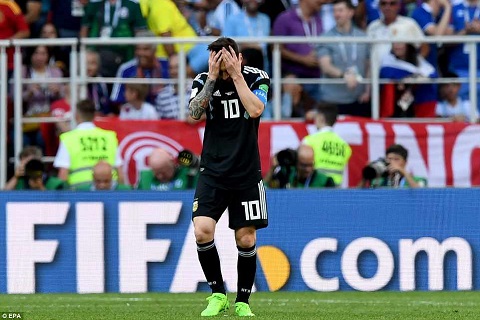 Messi gây thất vọng tràn trề trước Iceland, xách dép cho Ronaldo hình ảnh